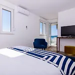 Διαμέρισμα Seafront Luxury Fun Τρογκίρ