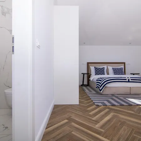 Lägenhet Seafront Luxury Fun Trogir