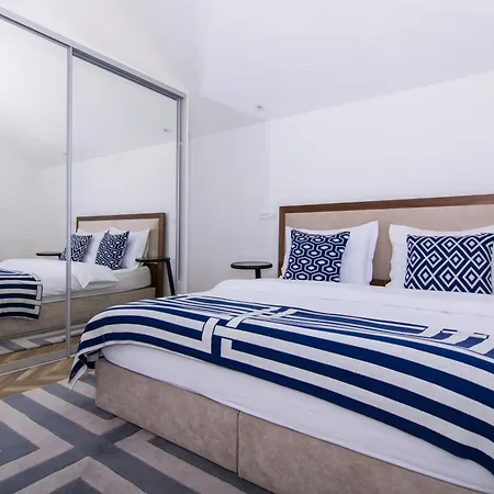 Seafront Luxury Fun تروغير