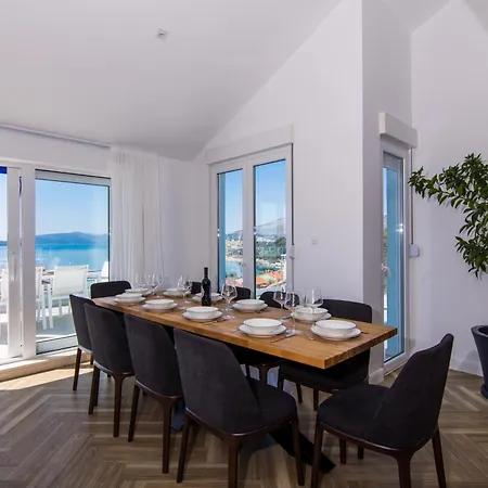 Lägenhet Seafront Luxury Fun Trogir