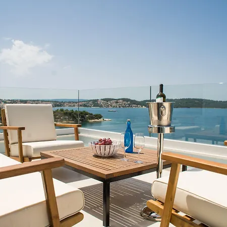 Seafront Luxury Fun شقة *