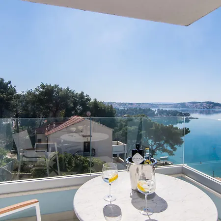 Seafront Luxury Fun アパート